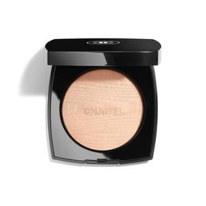 CHANEL POUDRE LUMIÈRE
Highlighting Powder 10 ivory gold